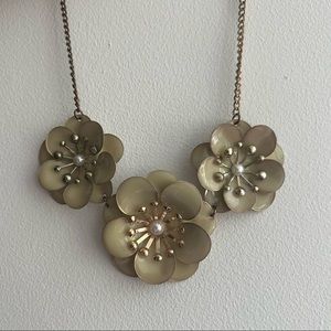 Vintage Pearlescent 3d Flower Necklace
